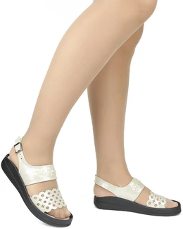 Женские бежевые босоножки Dakkem