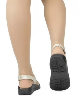 Женские бежевые босоножки Dakkem