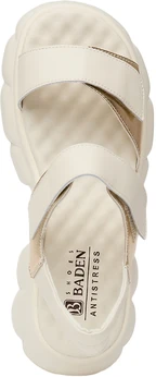 Женские белые босоножки Baden