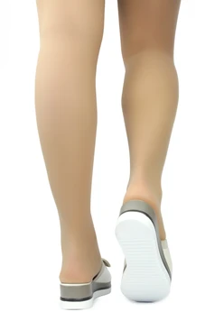 Женские бежевые сабо Dakkem