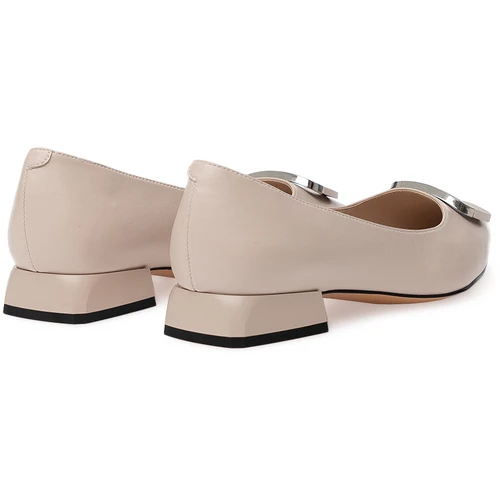 Женские бежевые туфли Baden