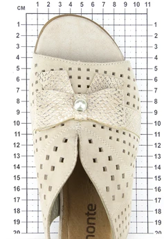 Женские бежевые босоножки Remonte