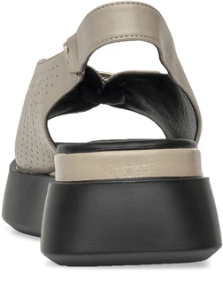 Женские бежевые босоножки Baden