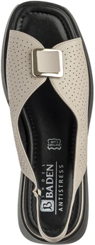 Женские бежевые босоножки Baden