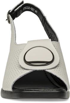 Женские бежевые босоножки Baden