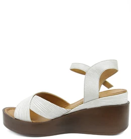 Женские белые босоножки Dakkem