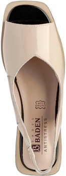 Женские бежевые босоножки Baden