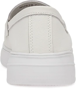 Женские бежевые мокасины Baden