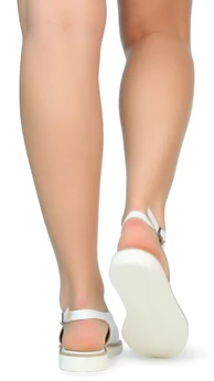 Женские белые босоножки Mabu