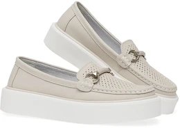 Женские бежевые лоферы Baden