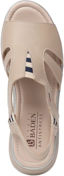 Женские бежевые босоножки Baden