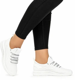 Женские белые кроссовки Baden