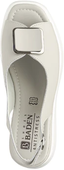 Женские бежевые босоножки Baden