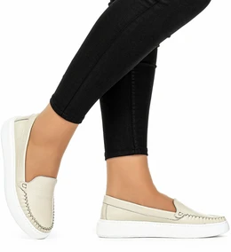 Женские бежевые мокасины Romer