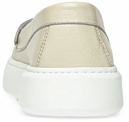 Женские бежевые мокасины Romer