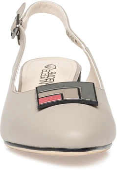 Женские бежевые босоножки Baden