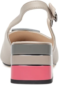 Женские бежевые босоножки Baden