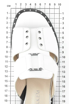 Женские белые сабо Dakkem