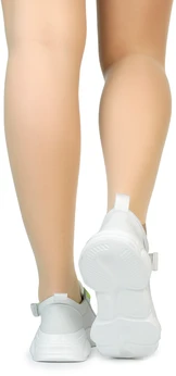 Женские белые кроссовки Baden